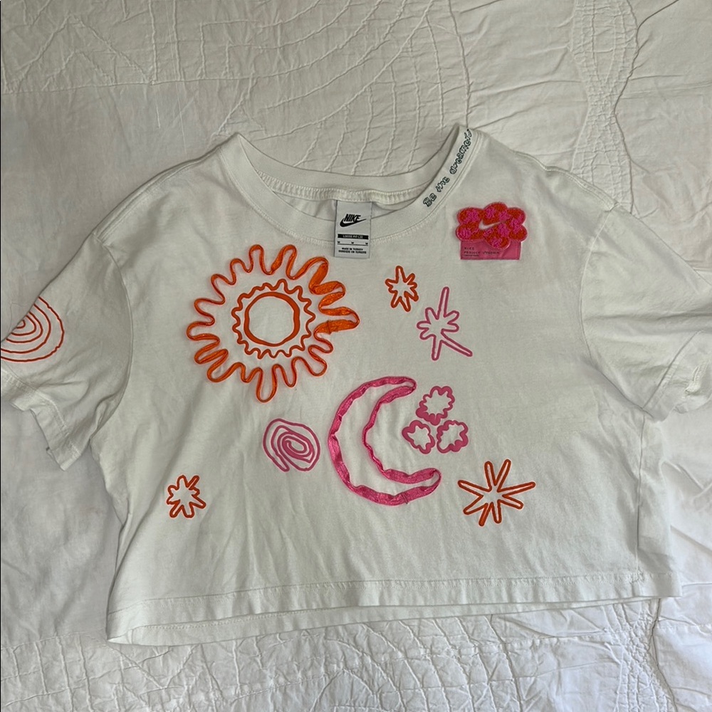 Nike White and Pink Short Sleeve Tee with 3D Graphics